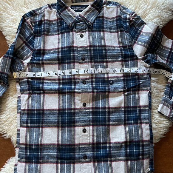 Abercrombie & Fitch Blue/Cream Classic Plaid Button Down Shirt. Size XS - Picture 8 of 9